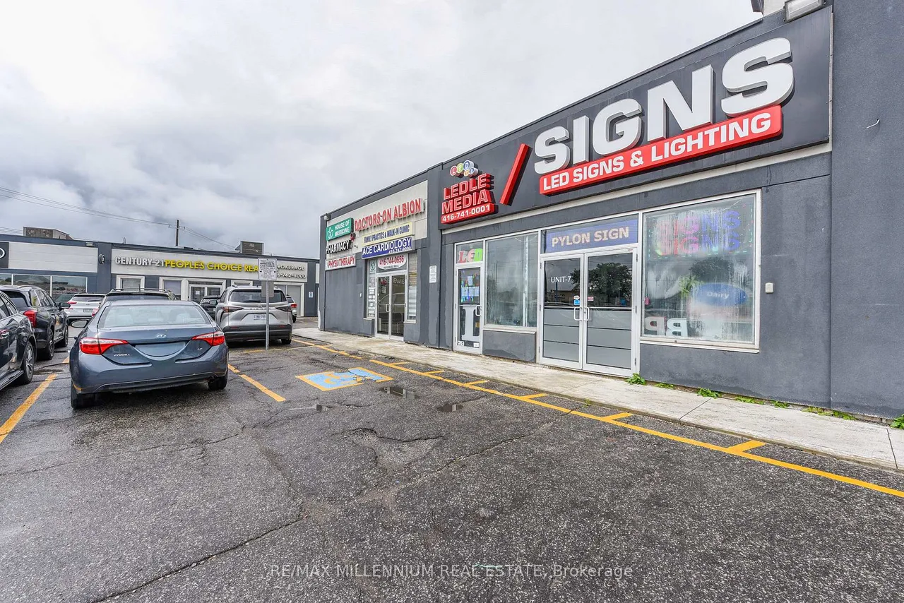 1780 Albion Road 7, Toronto W10, ON M9V 1C1