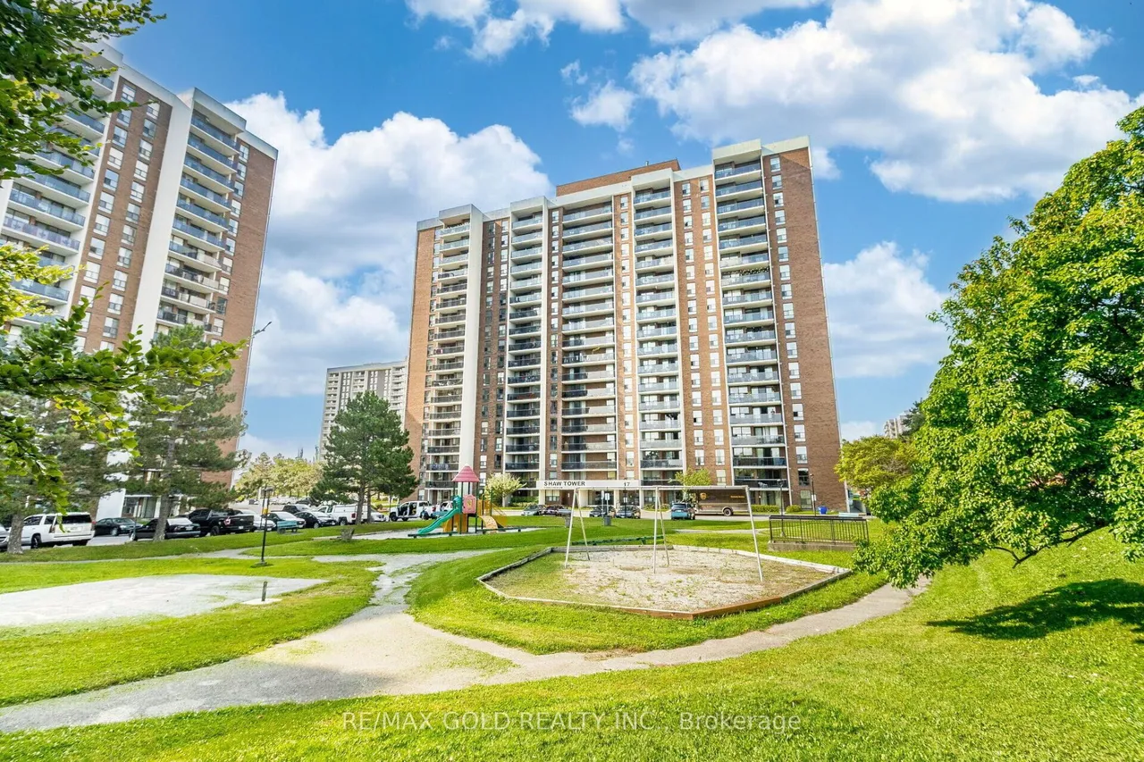 17 Knightsbridge Road 903, Brampton, ON L6T 3X9