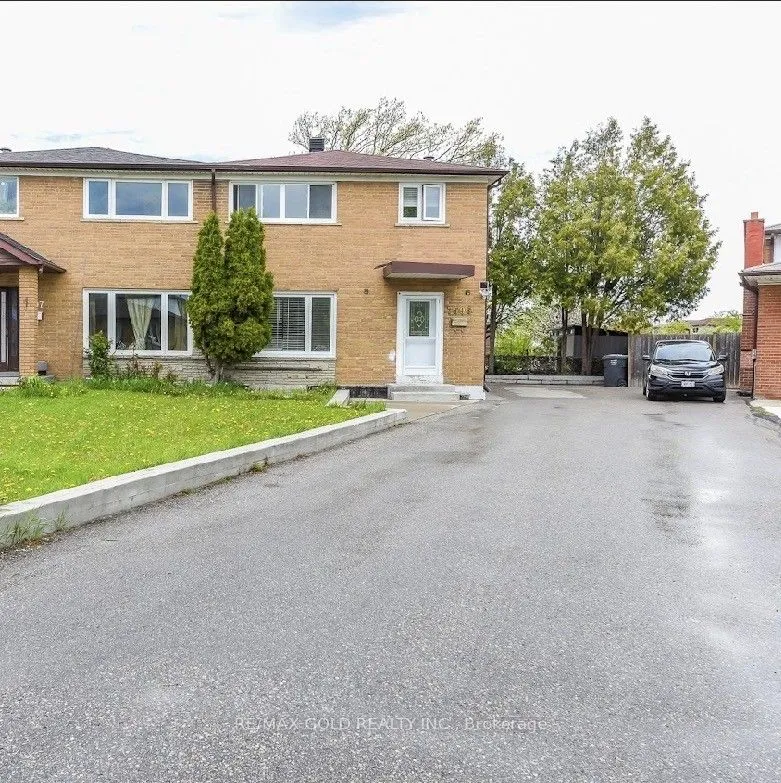 7595 Wrenwood Crescent, Mississauga, ON L4T 2V8