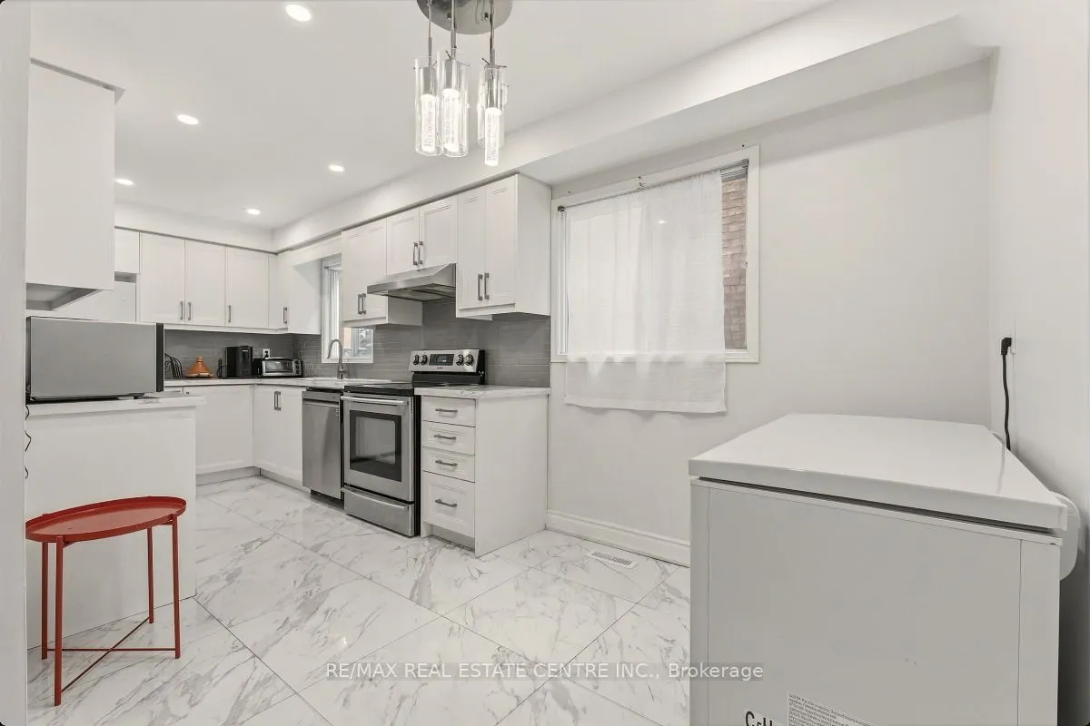 5013 Northern Night Circle, Mississauga, ON L5R 2P7