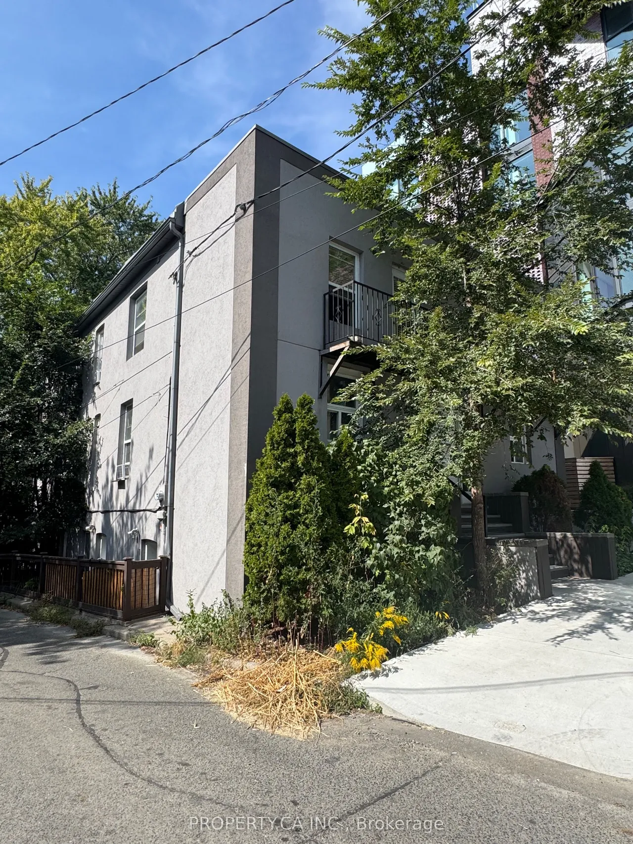 22 Brad Street, Toronto, ON M6P 1N1
