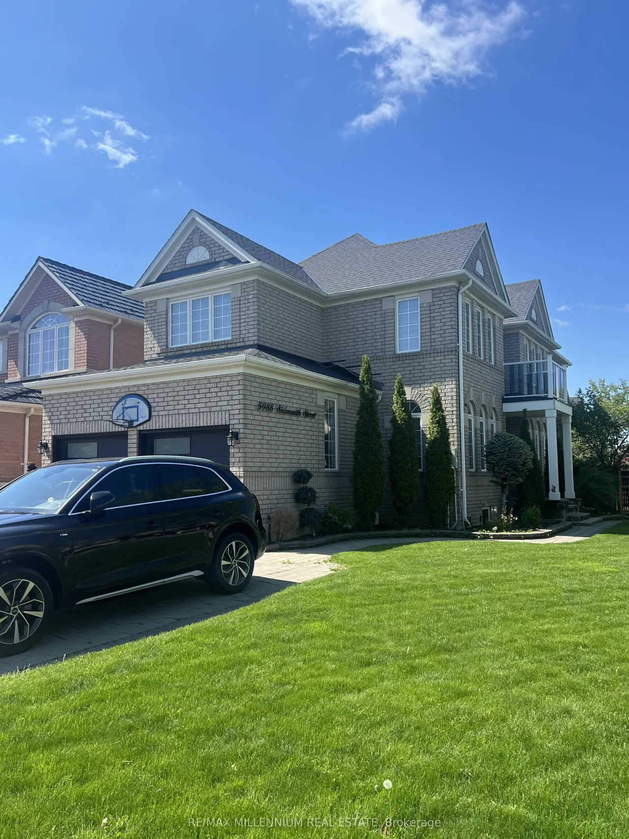 5988 Sidmouth Street, Mississauga, ON L5V 2Z5