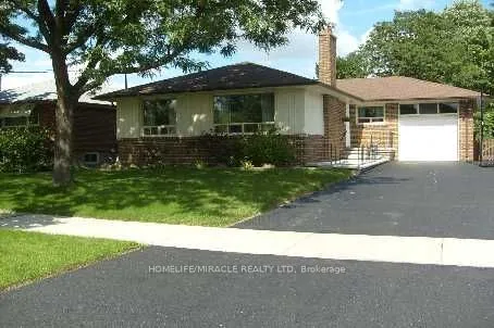19 Amberwood Road, Toronto, ON M9B 5S4