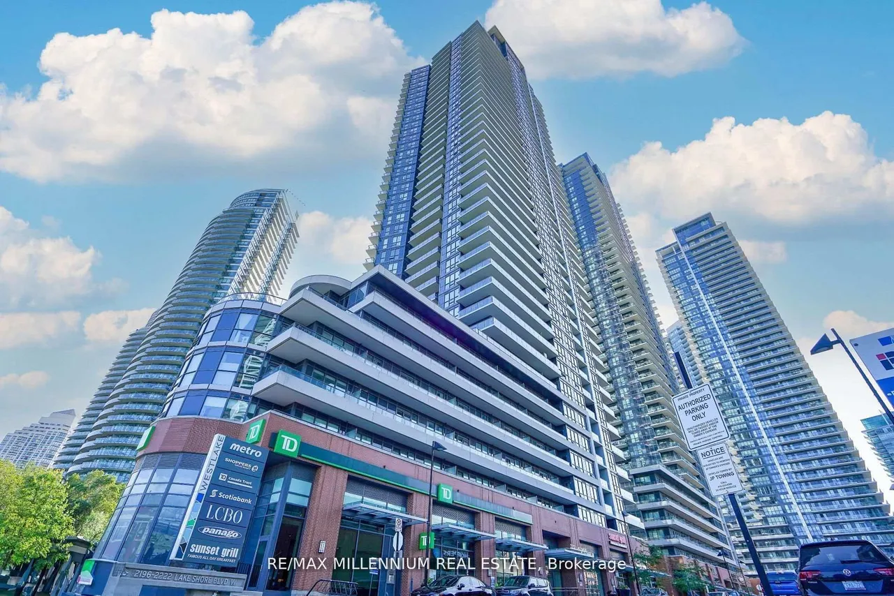 2212 Lake Shore Boulevard W 3106, Toronto, ON M8V 1A4