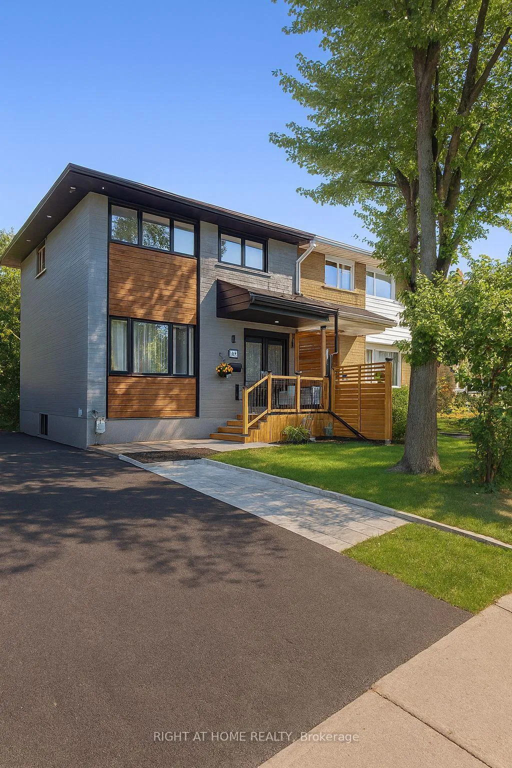 347 Zephyr Avenue, Ottawa, ON K2B 5Z9