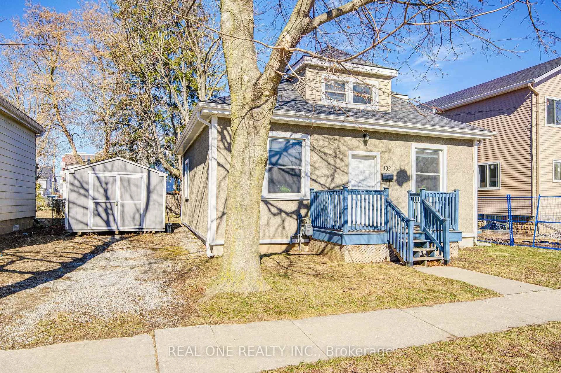 102 Royal Avenue, Hamilton, ON L8S 2C6