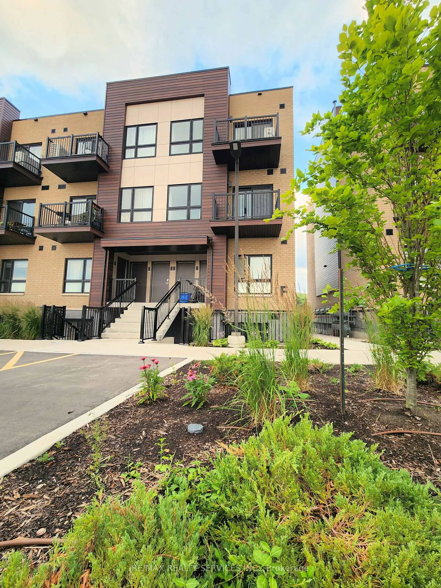 20 Palace Street F14, Kitchener, ON N2E 0J3