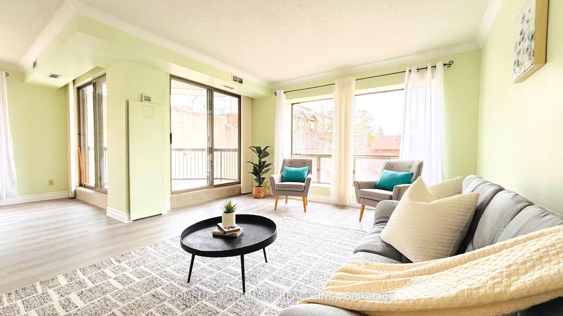 300 KEATS Way #207, Waterloo, ON N2L 6E6