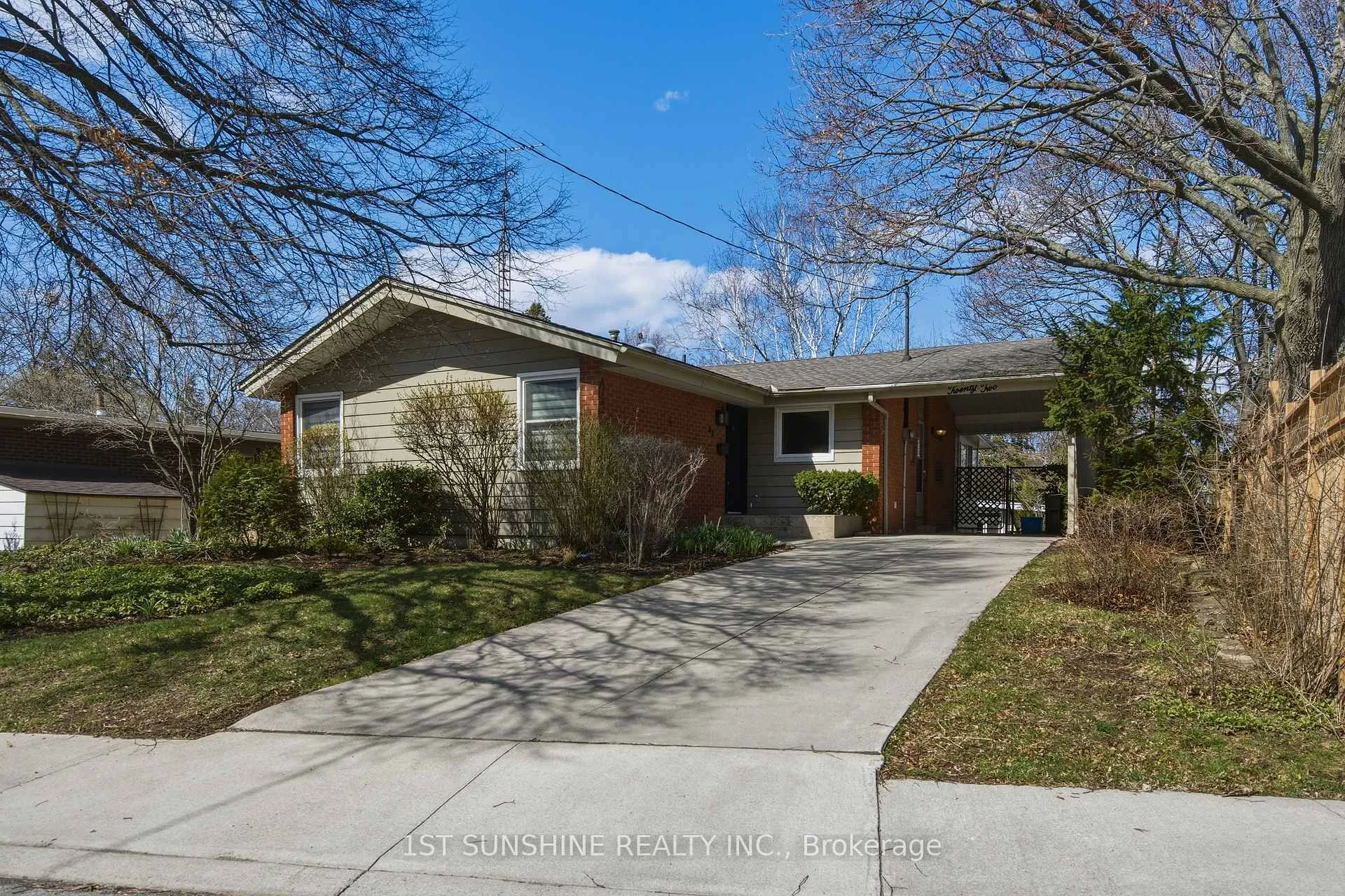 22 Westaway Place, Hamilton, ON L9C 2G1