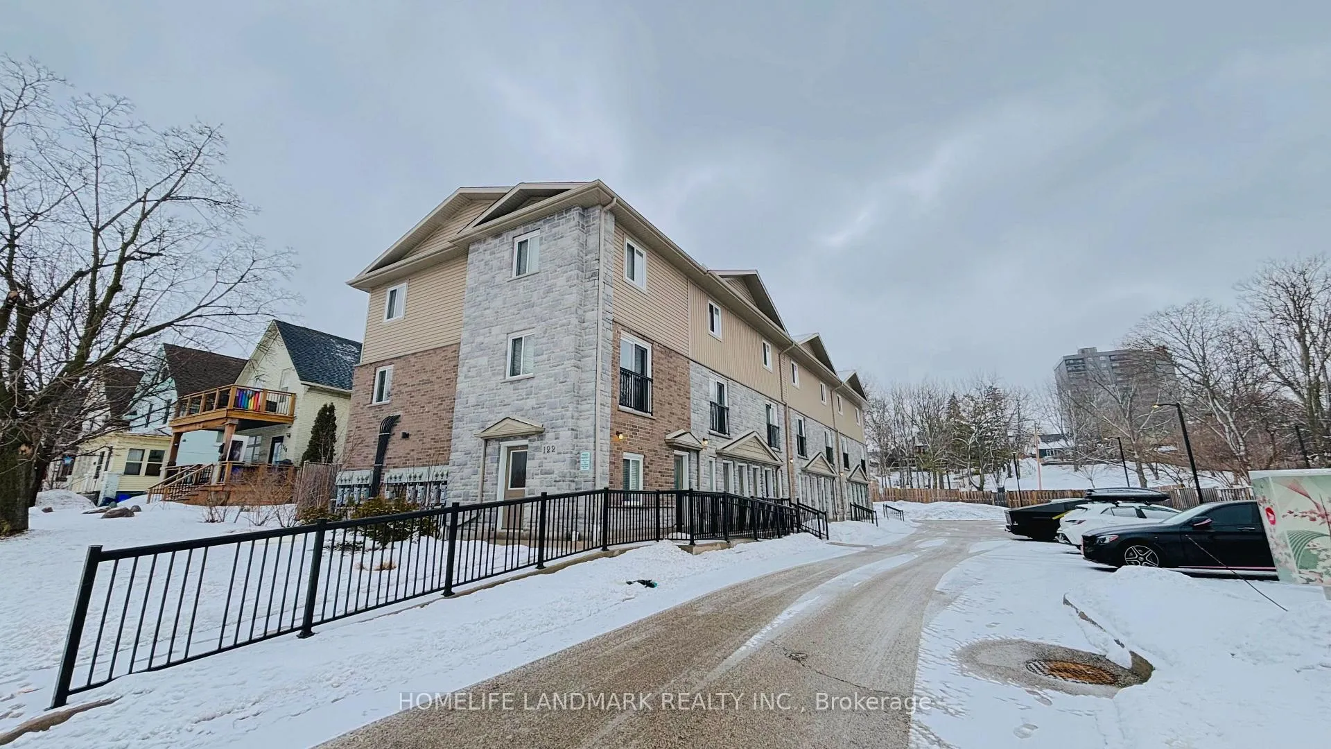 122 Courtland Avenue E 6, Kitchener, ON N2G 0B8