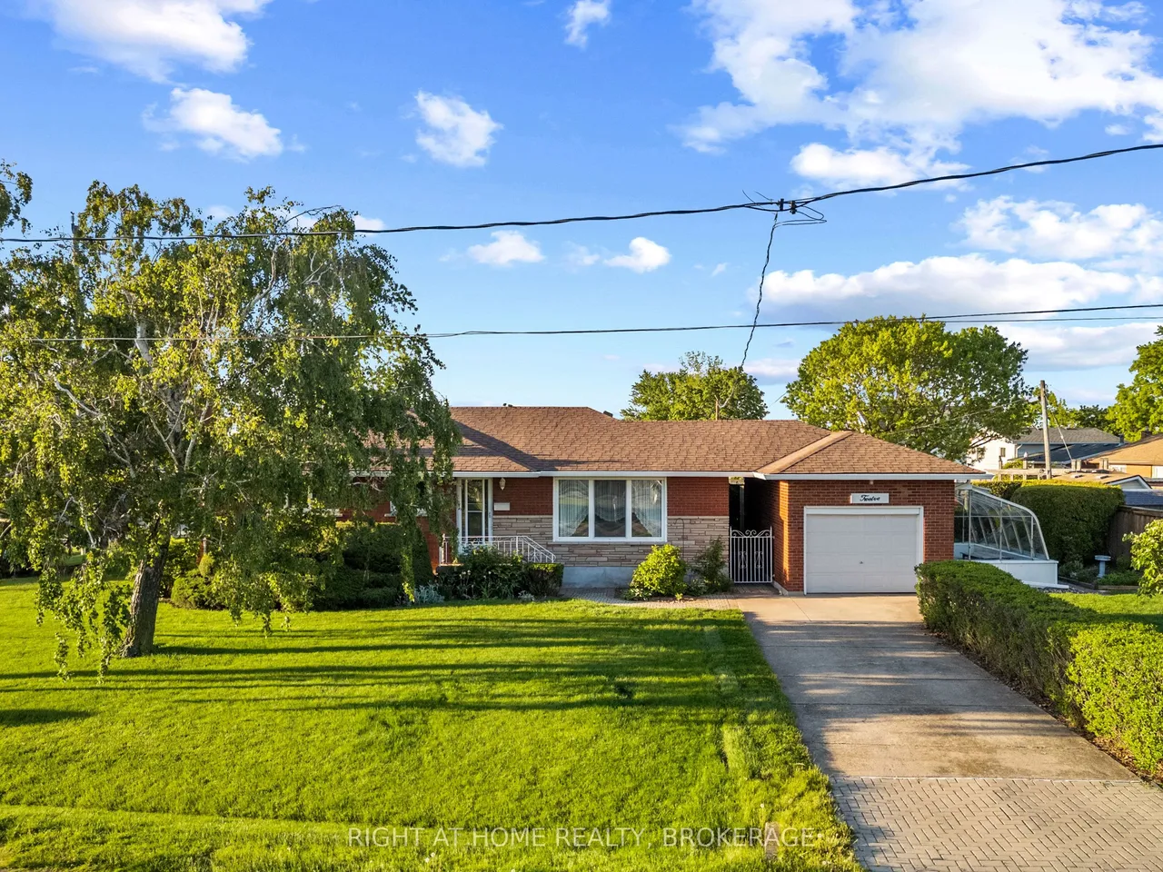 12 Lorne Avenue, Grimsby, ON L3M 2H5