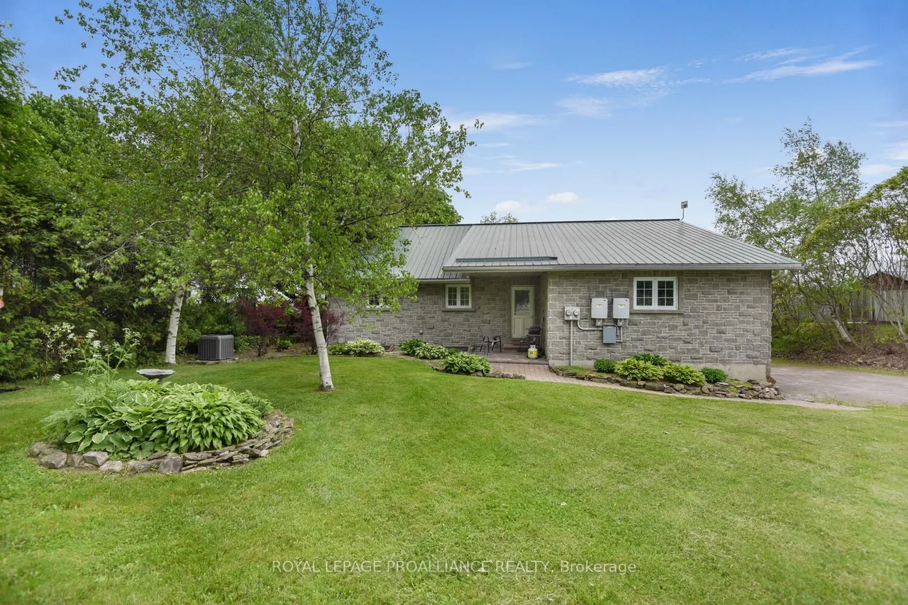 2111 COUNTY ROAD 2 Road E, Edwardsburgh/Cardinal, ON K0E 1T1