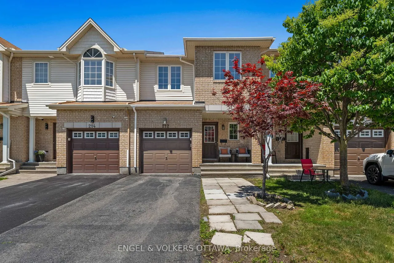 212 Macoun Circle, Ottawa, ON K1T 0H9