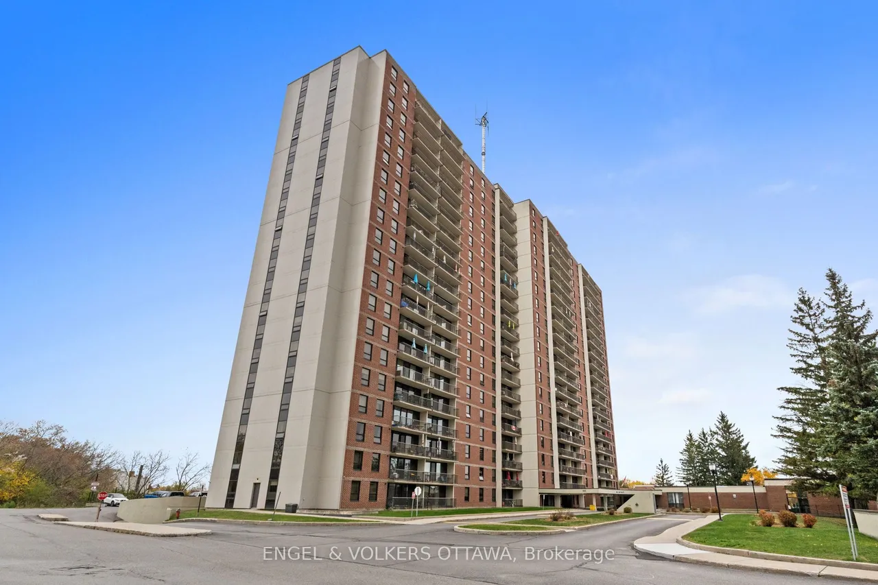 665 Bathgate Drive 301, Ottawa, ON K1K 3Y4